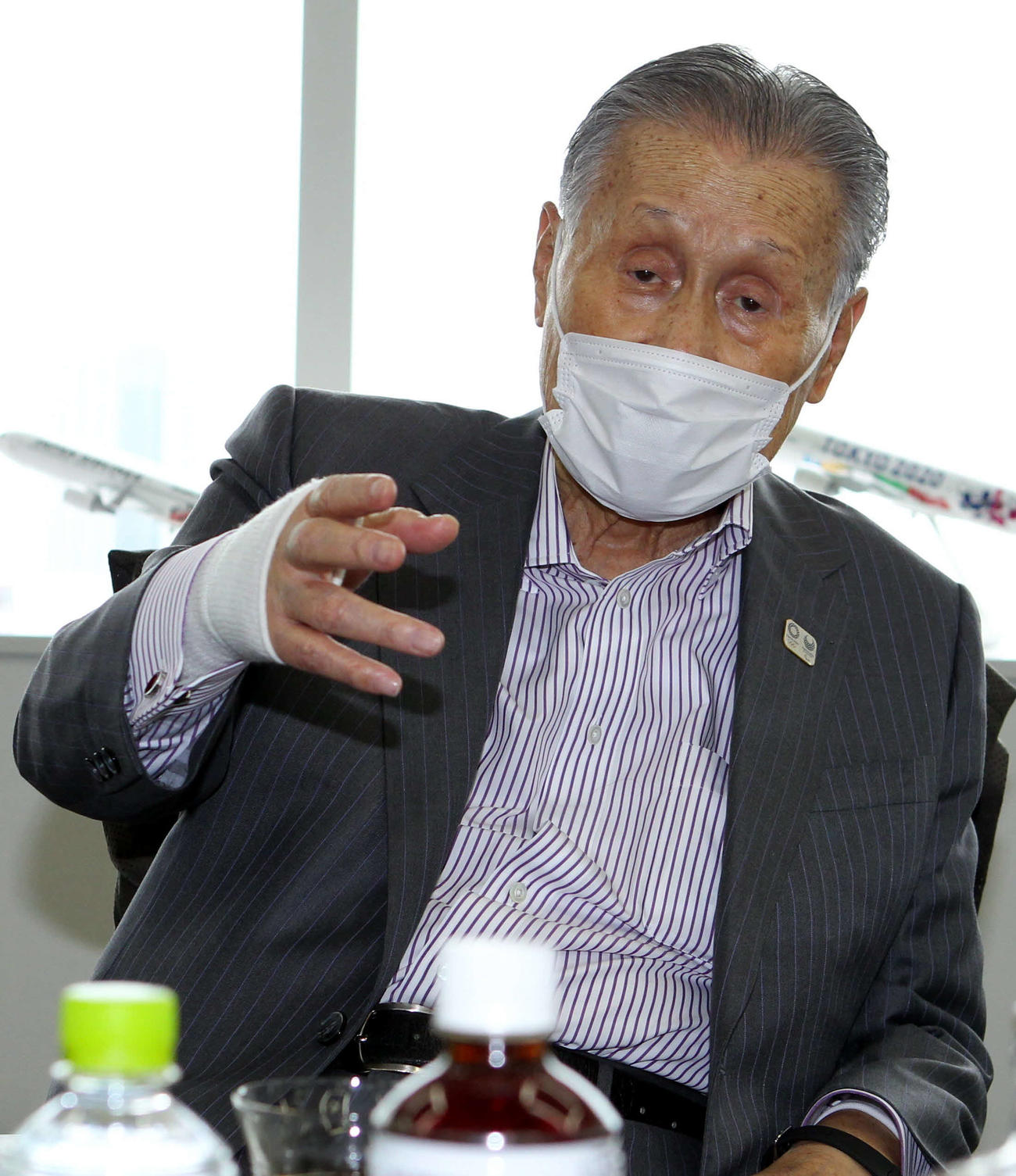 インタビューに応じる組織委の森喜朗会長