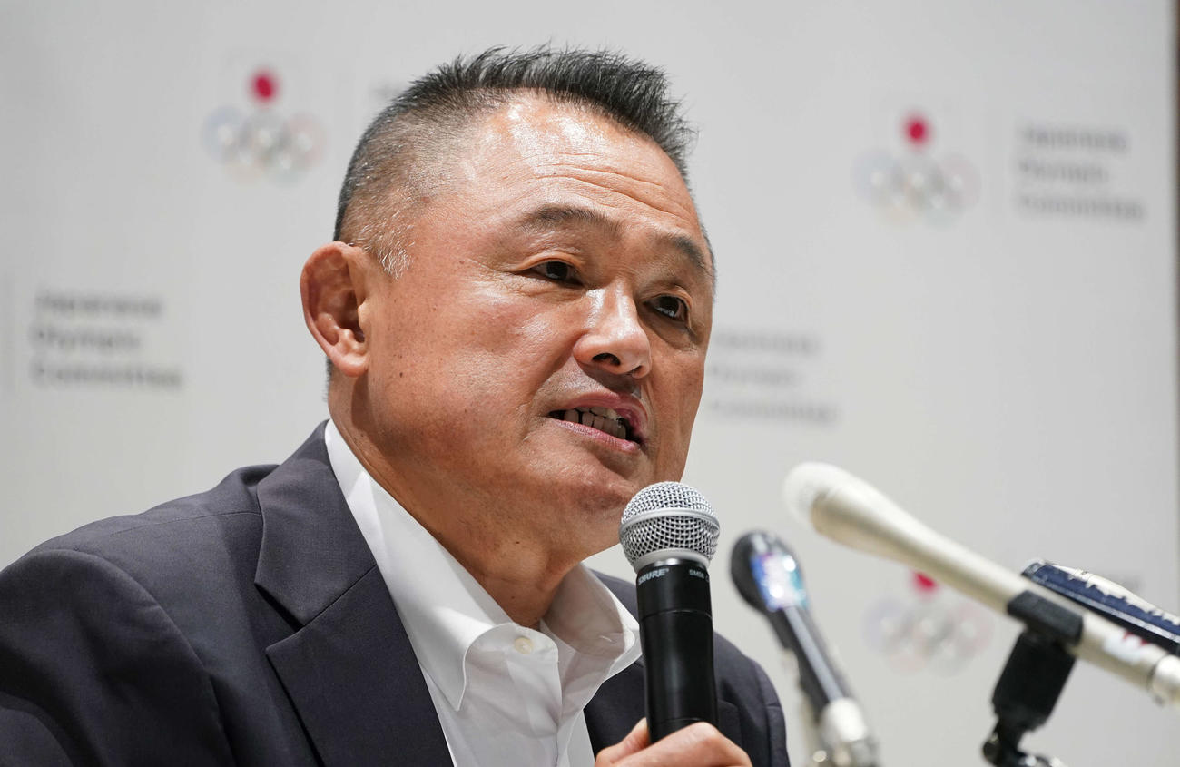 記者会見を行うJOC山下会長（撮影・鈴木みどり）