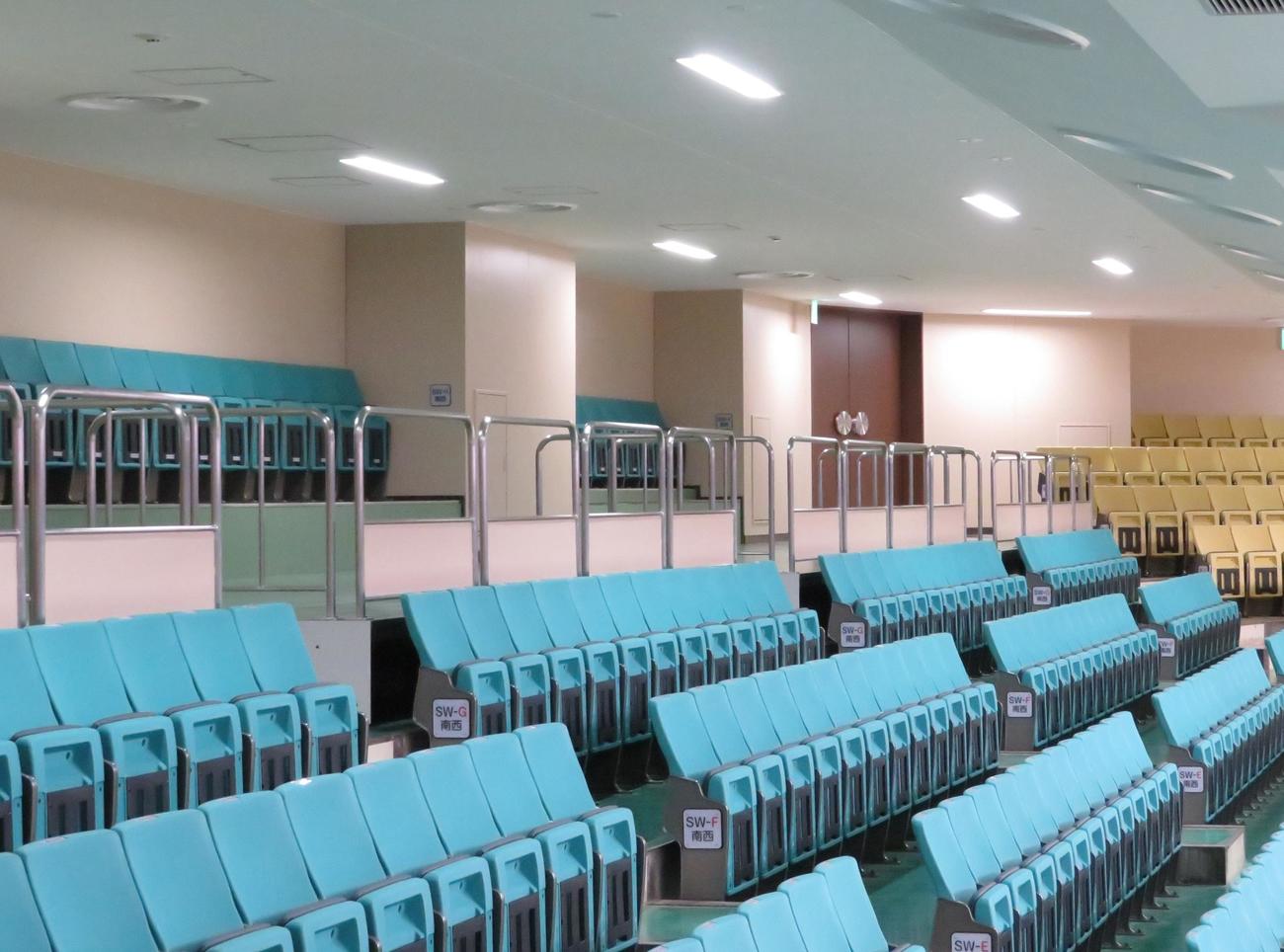 日本武道館1階に増設された車いす席（撮影・峯岸佑樹）