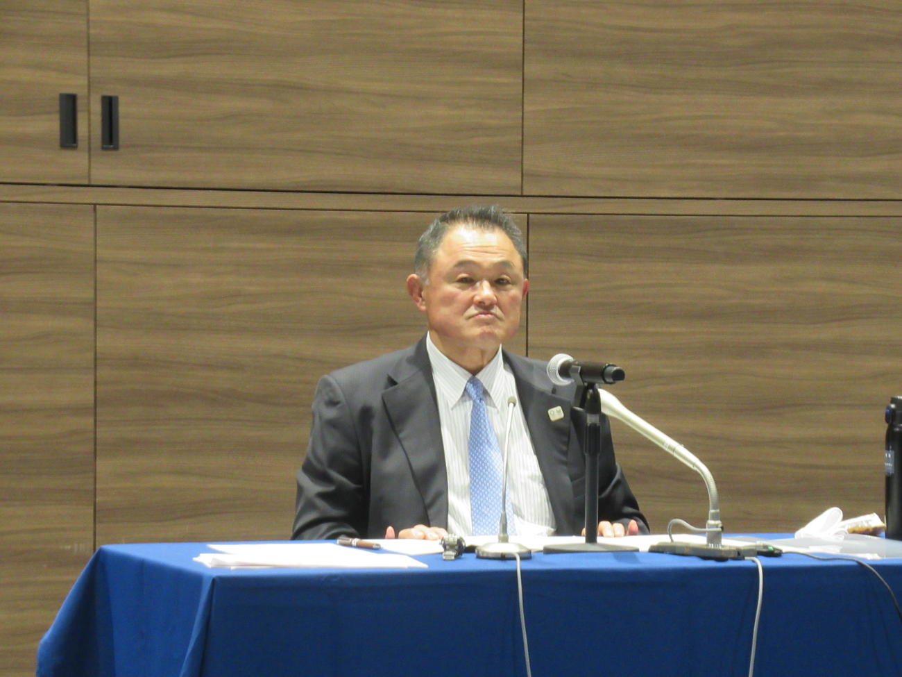 定例会見を行った日本オリンピック委員会の山下泰裕会長（撮影・益田一弘）