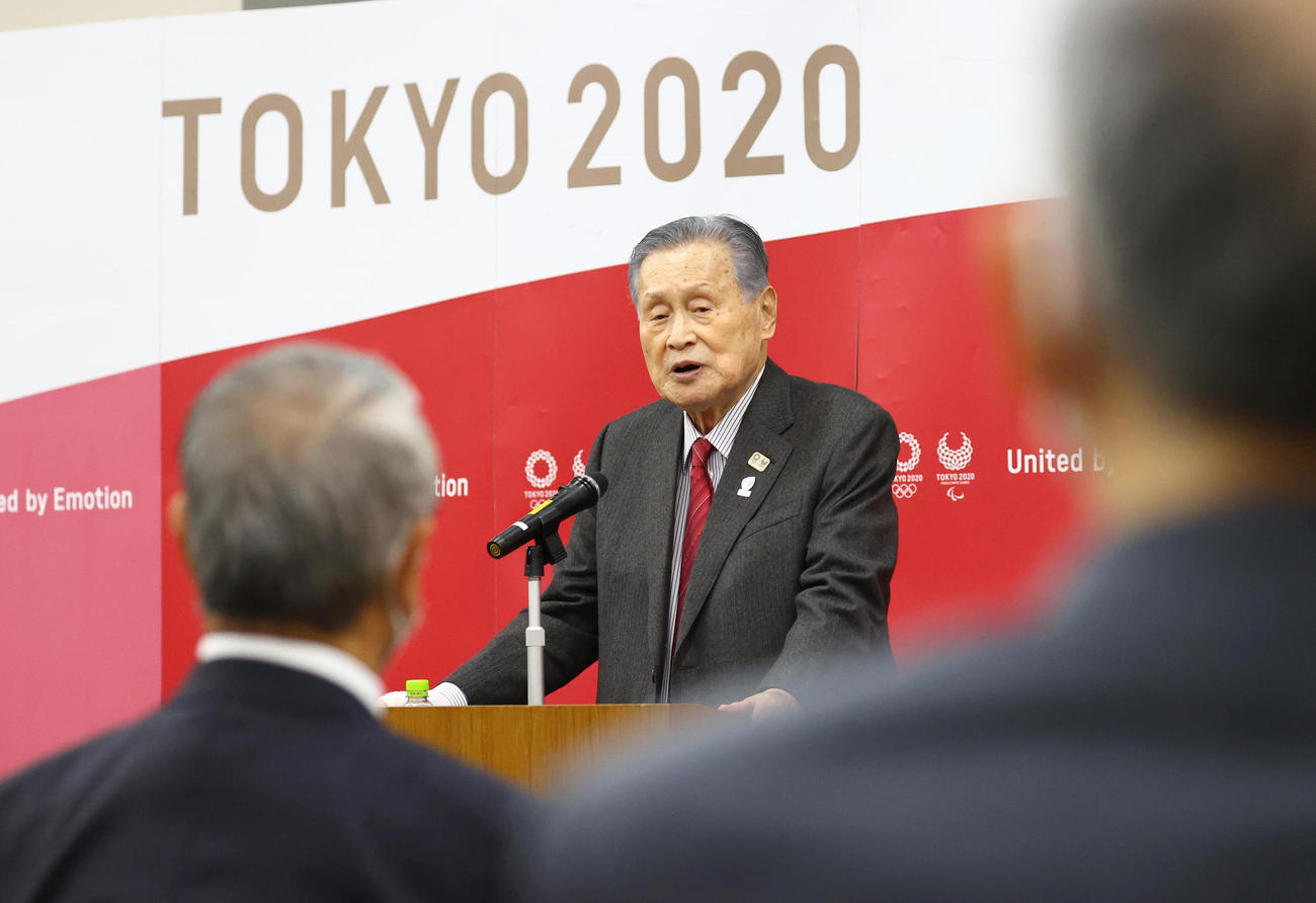 職員に向け年頭あいさつを行う東京五輪・パラリンピック大会組織委員会の森会長（代表撮影）