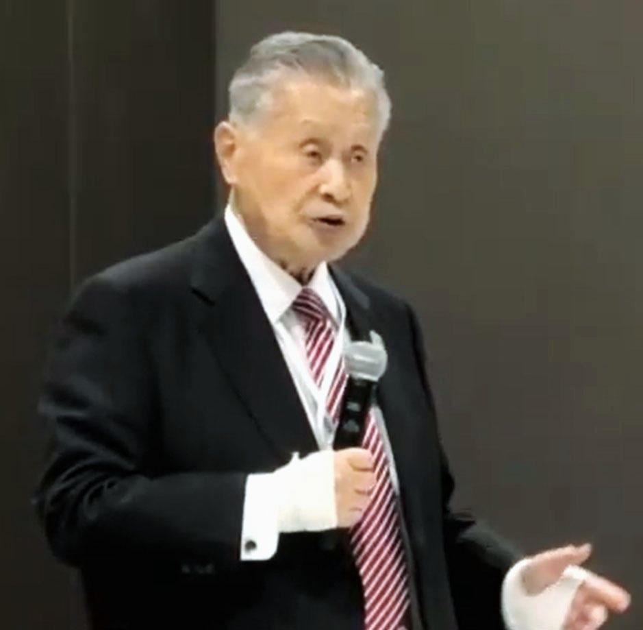 日本オリンピック委員会の臨時評議員会で発言する森喜朗会長（共同）
