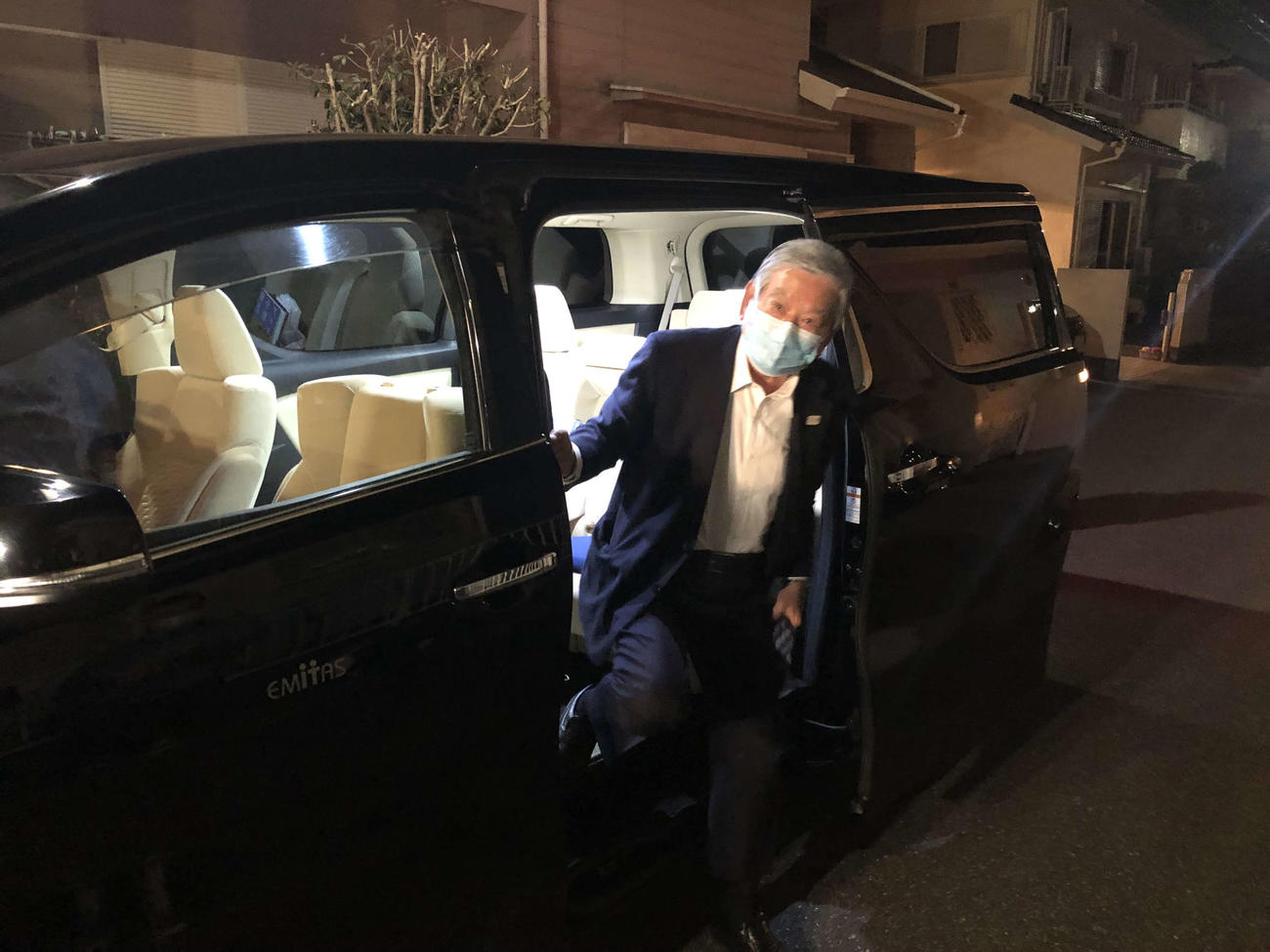 合同懇談会出席後、帰宅した川淵氏（撮影・平山連）