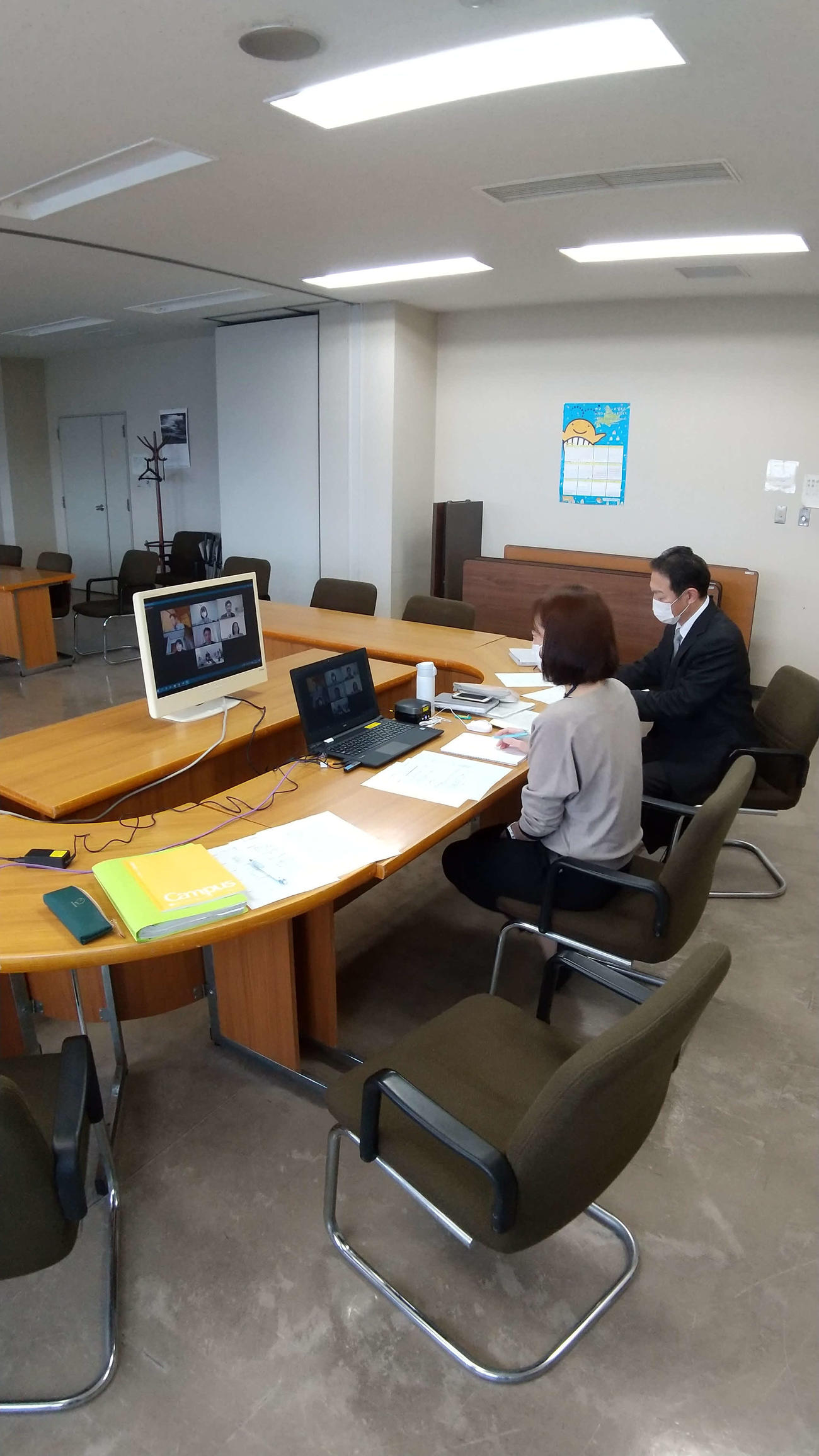 グアテマラ五輪委員会とのオンライン会議を行う恵庭市担当者（恵庭市提供）