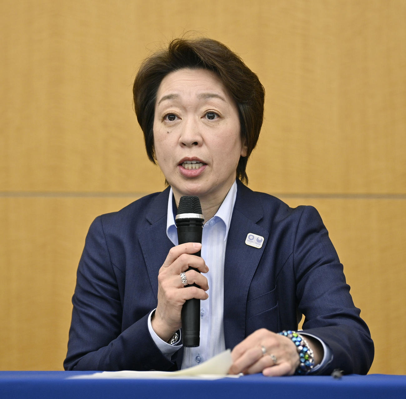聖火リレーのメディア説明会であいさつする東京五輪・パラリンピック組織委員会の橋本聖子会長（代表撮影）