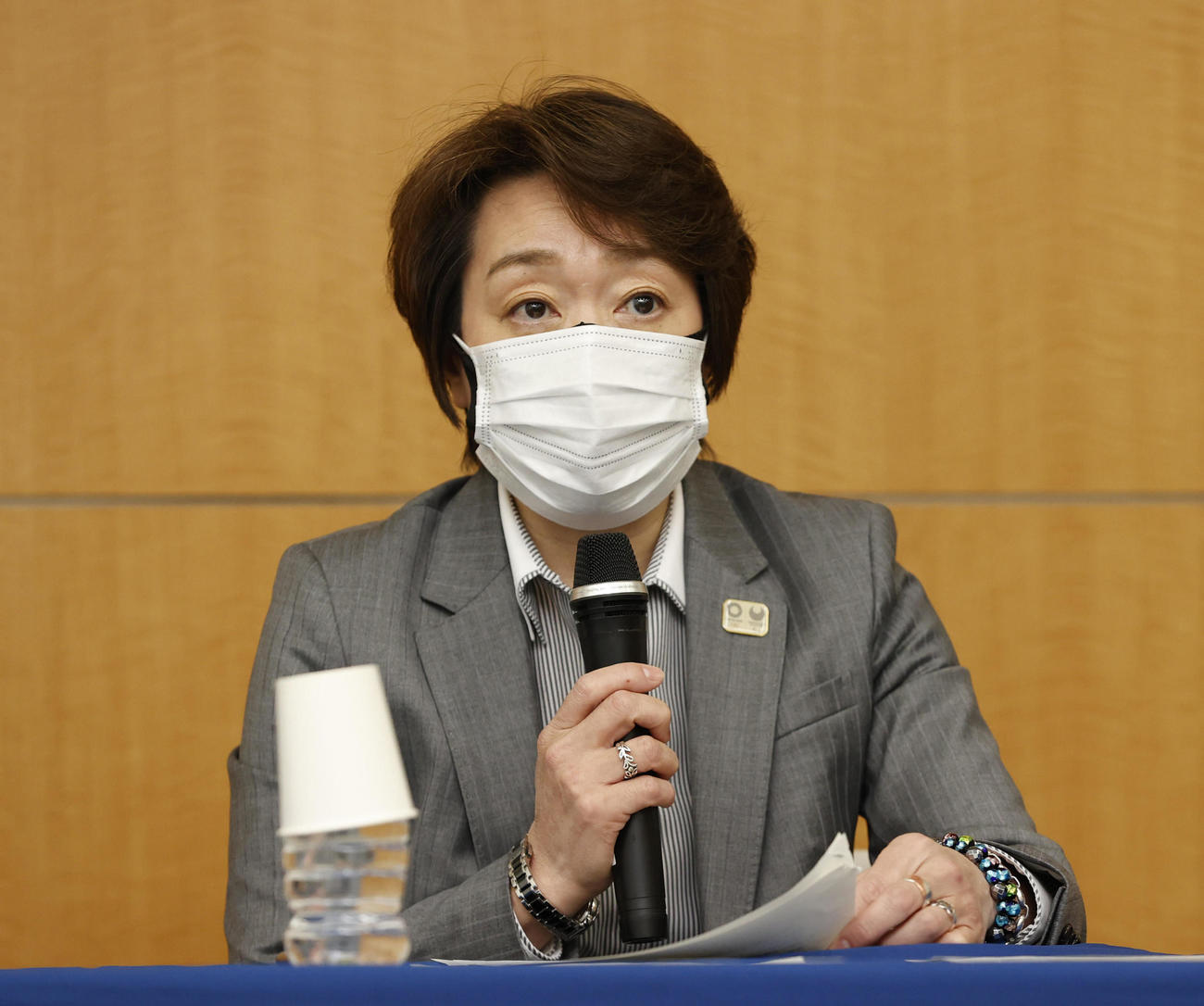 週刊誌報道を受け会見する東京五輪・パラリンピック大会組織委の橋本会長（代表撮影）