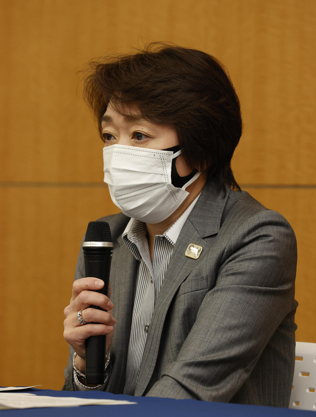 週刊誌報道を受け会見する東京五輪・パラリンピック大会組織委の橋本会長（代表撮影）