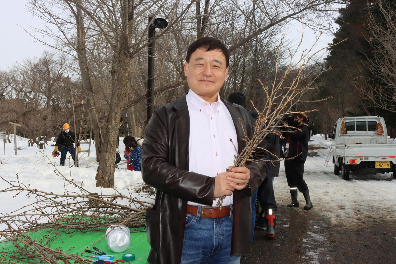 北海道雪氷桜プロジェクト実行委員会の越智委員長（撮影・保坂果那）