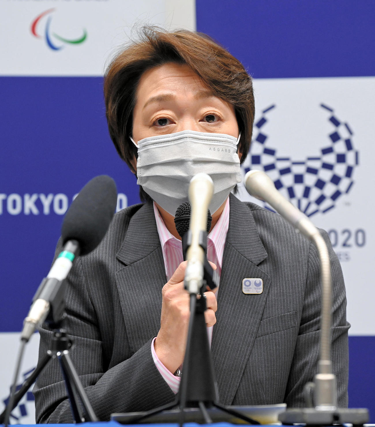 定例会見をする東京五輪・パラリンピック大会組織委員会の橋本会長（代表撮影）