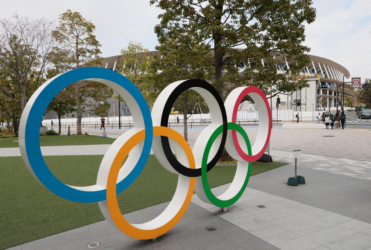 国立競技場前の五輪モニュメント（2021年3月20日撮影）