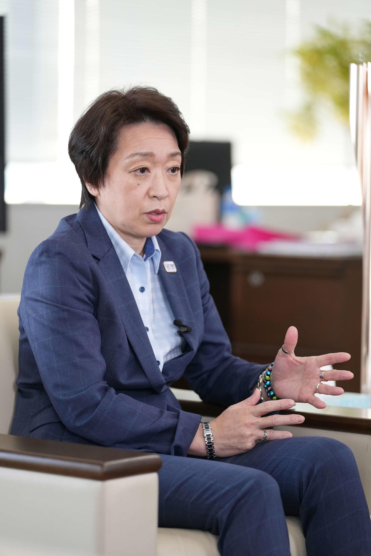 日刊スポーツの単独インタビューに応じる東京五輪パラリンピック組織委員会の橋本会長（撮影・河野匠）