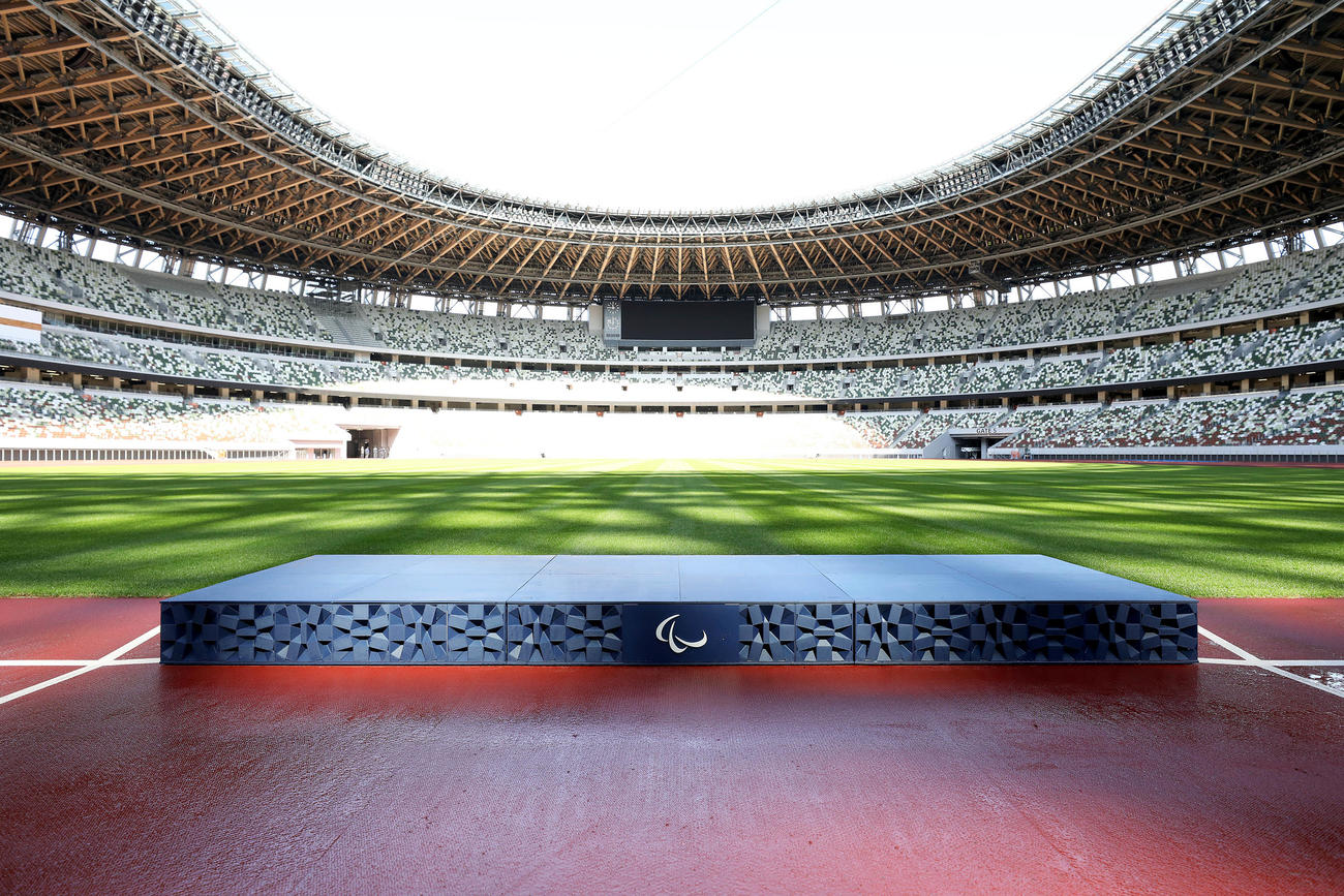 東京五輪開幕50日前にお披露目された東京パラリンピックの表彰台