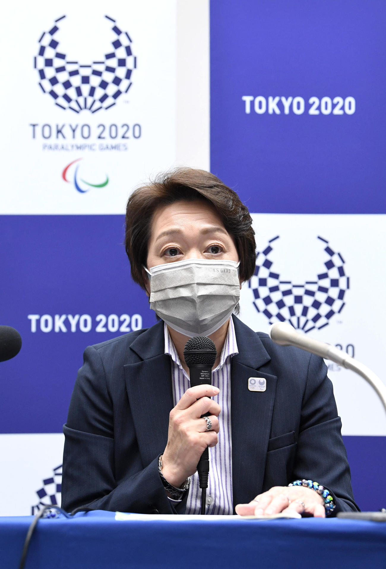 定例記者会見で質問に答える東京五輪・パラリンピック組織委員会の橋本会長（代表撮影）