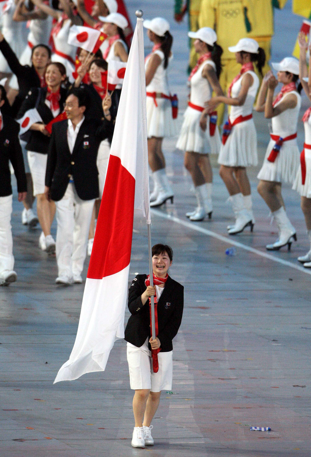 08年8月、北京五輪の開会式で日本選手団の旗手を務める福原