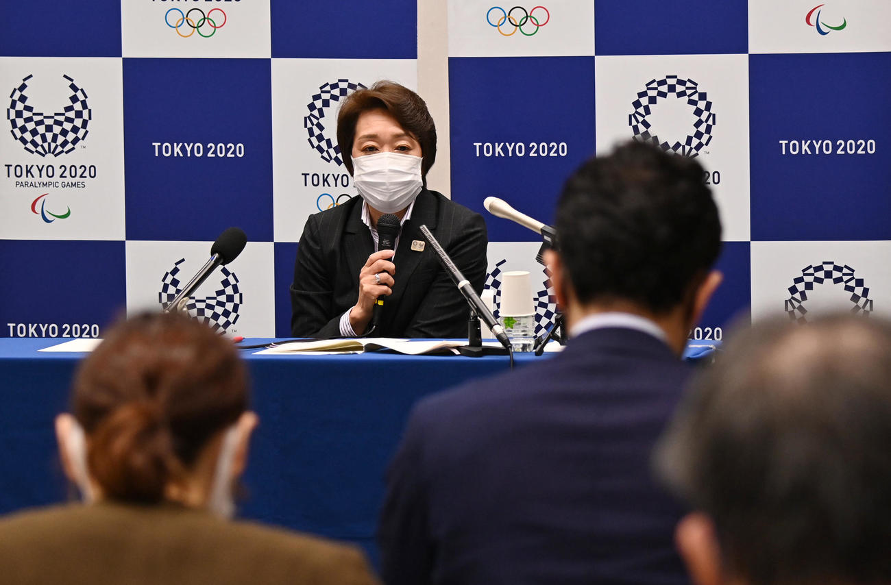 定例記者会見をする東京五輪・パラリンピック大会組織委員会の橋本聖子会長（代表撮影）