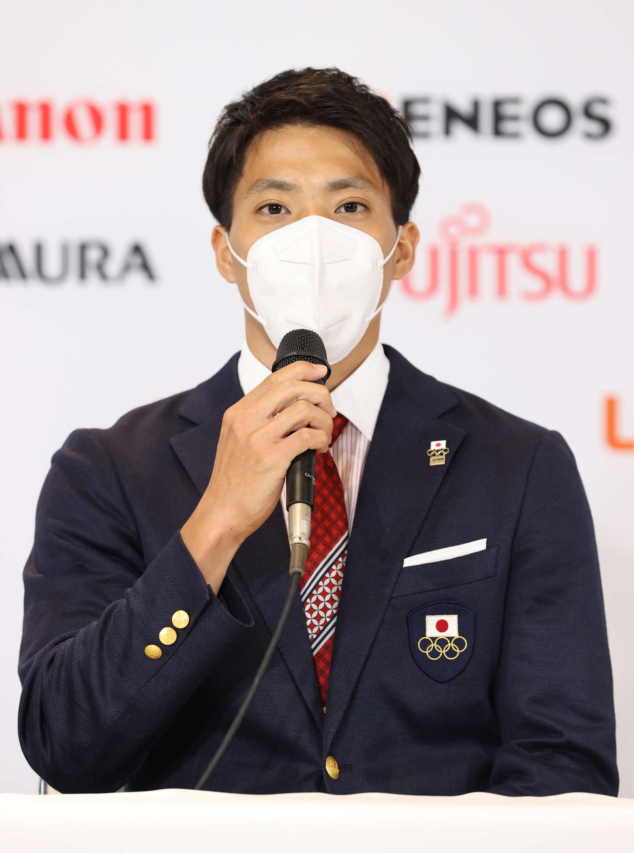 東京五輪日本代表選手団の記者会見に臨む主将の山県（代表撮影）