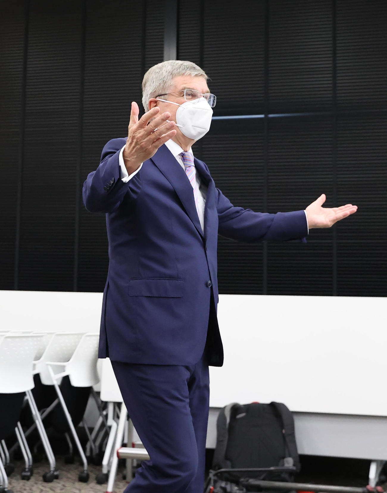 東京五輪・パラリンピック大会組織委員会の橋本聖子会長を表敬訪問するIOCのバッハ会長（代表撮影）