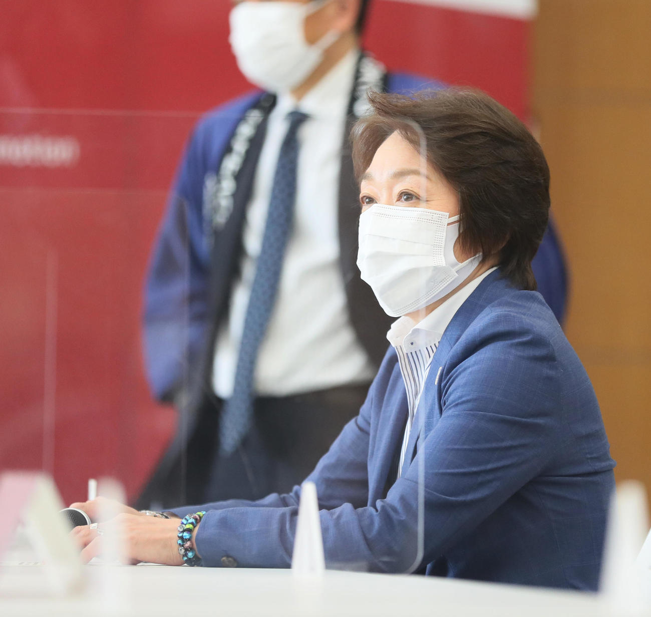 IOCのバッハ会長らの表敬訪問を受ける東京五輪・パラリンピック大会組織委員会の橋本聖子会長（代表撮影）