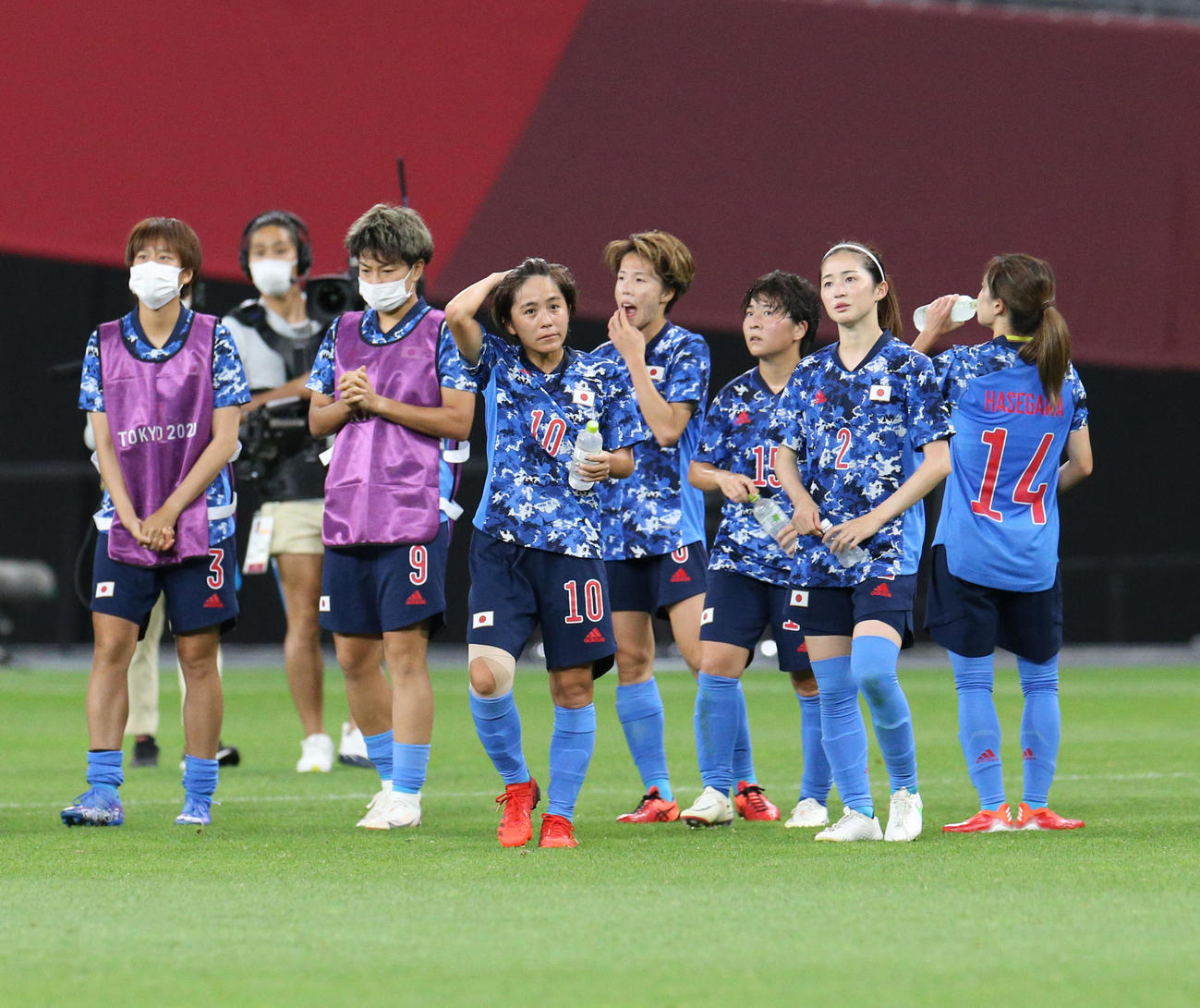 日本対英国　試合終了後、英国に敗れがっかりした様子のなでしこジャパン（撮影・佐藤翔太）