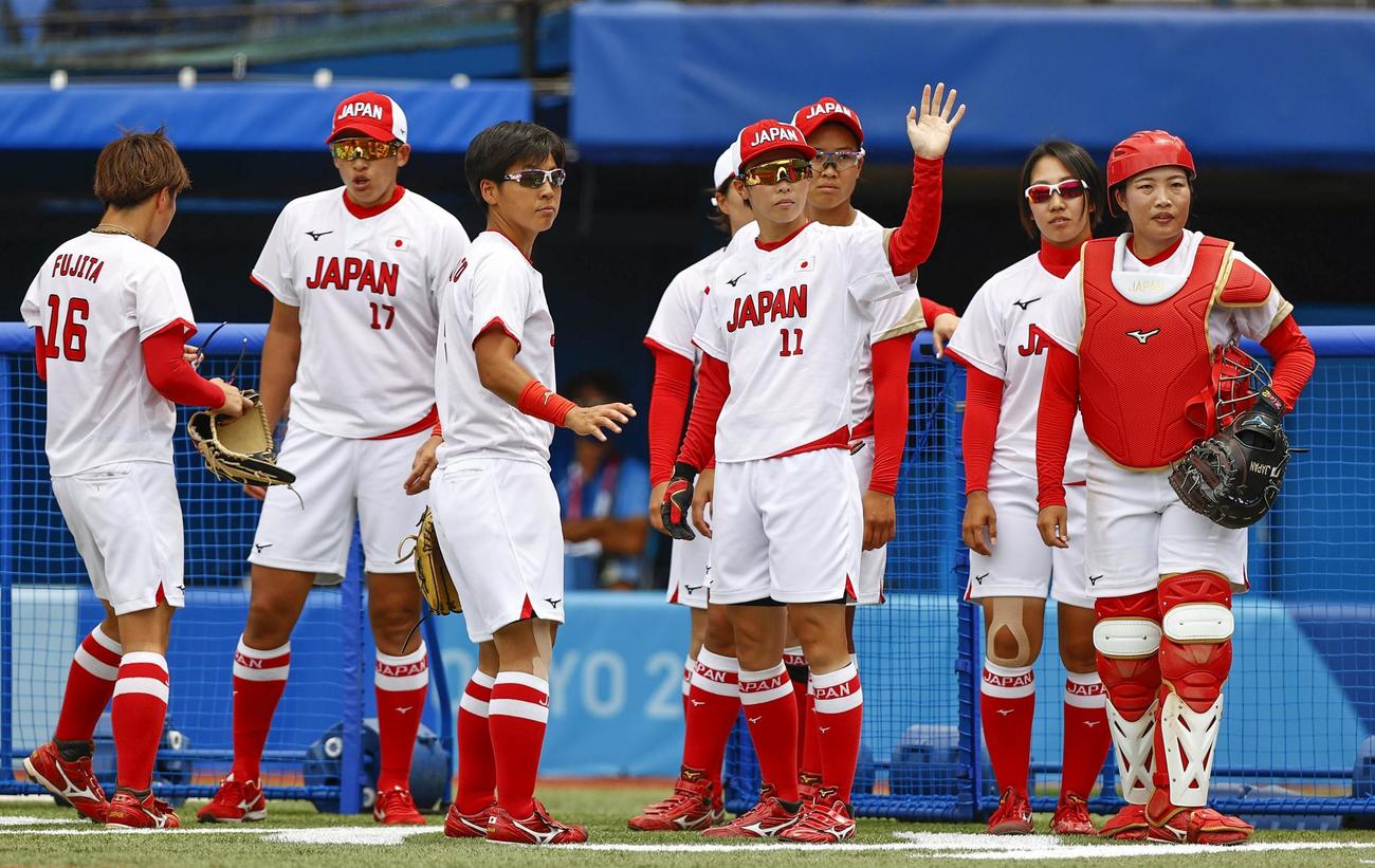 米国にサヨナラ負けで今大会初黒星を喫した日本ナイン（共同）