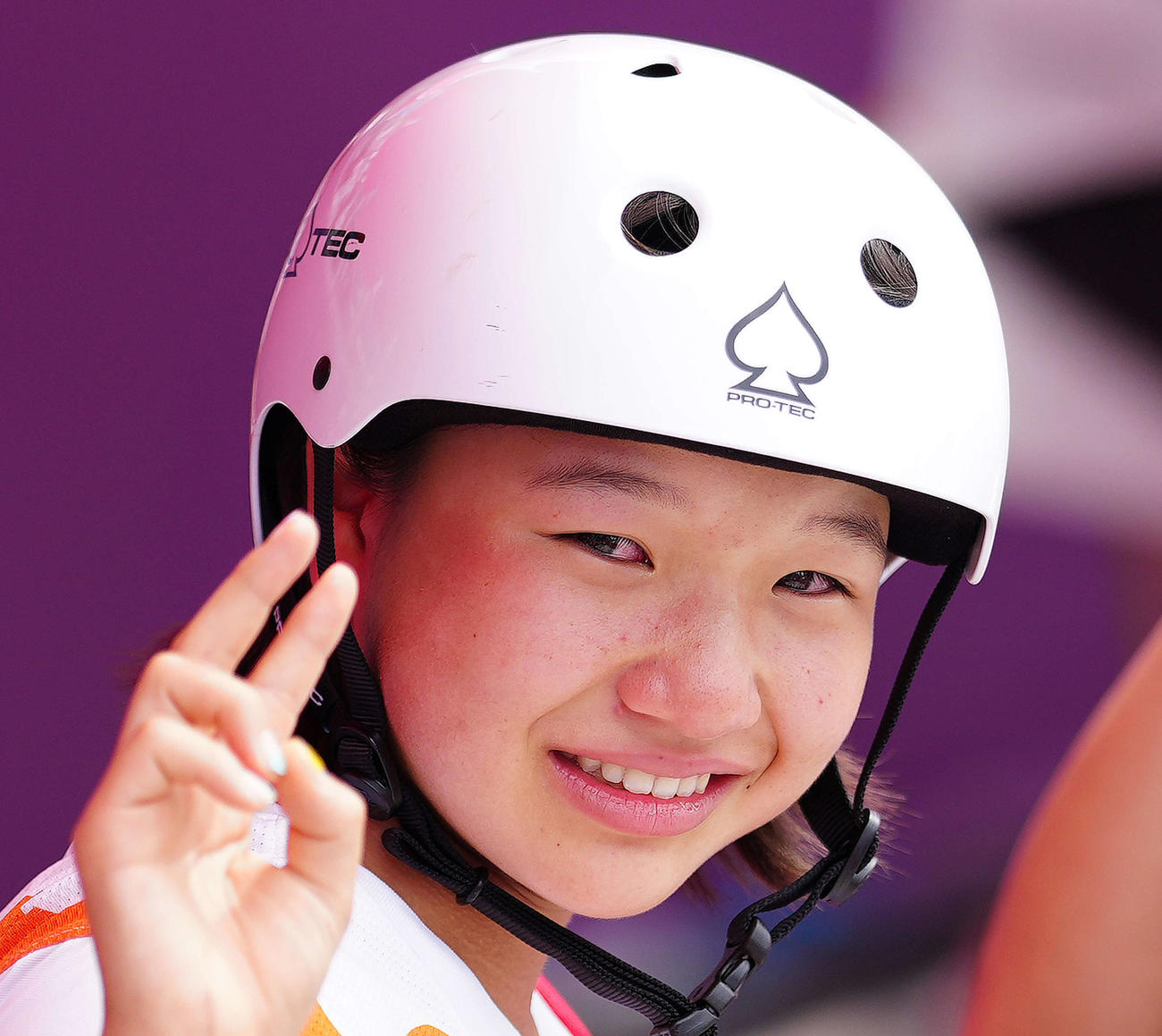 スケートボード女子ストリートで優勝し涙する西矢（撮影・江口和貴）
