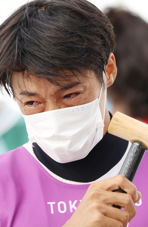 男子カナディアンシングル決勝、メダル獲得を逃し涙を見せる羽根田（撮影・河野匠）