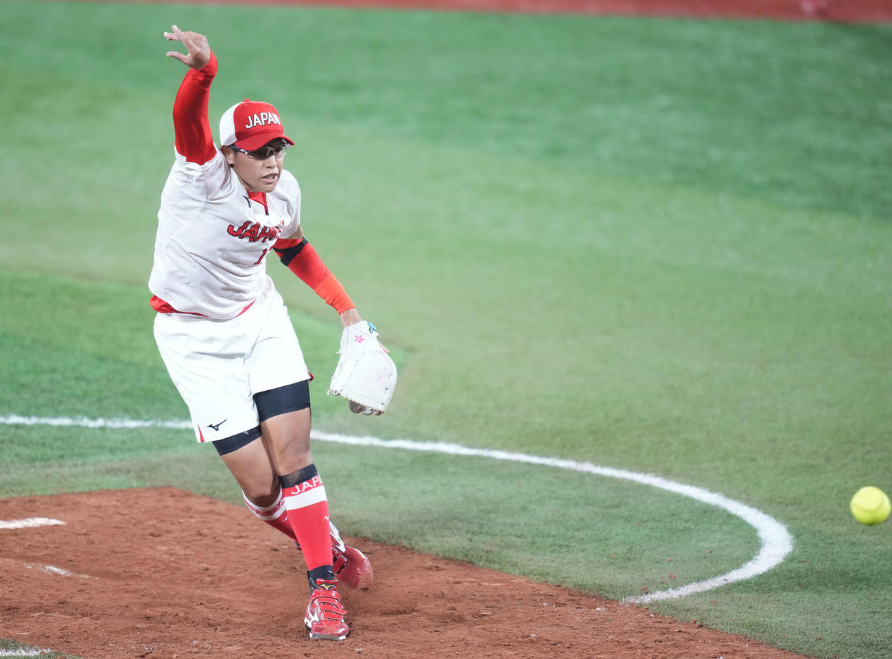 日本対米国　先発し力投する上野（撮影・鈴木みどり）