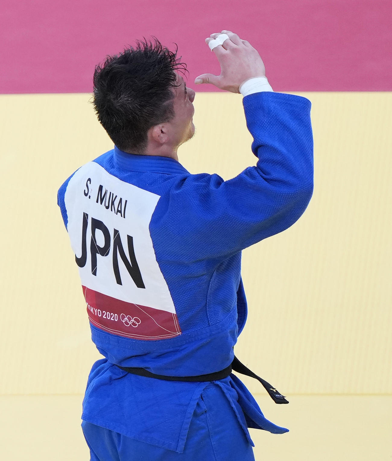 柔道男子90キロ級　3回戦で敗退し肩を落とす向