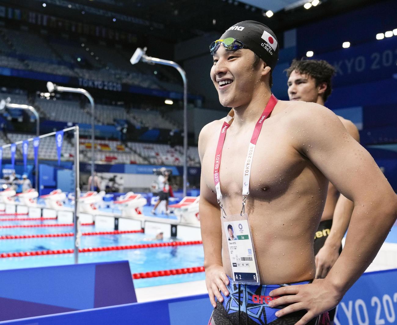 男子200メートル個人メドレー準決勝のレースを終え、笑顔で引き揚げる瀬戸大也（共同）