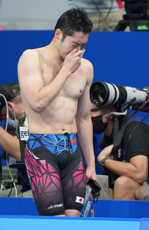 男子200メートル個人メドレー準決勝　決勝進出を決め涙する萩野（撮影・鈴木みどり）