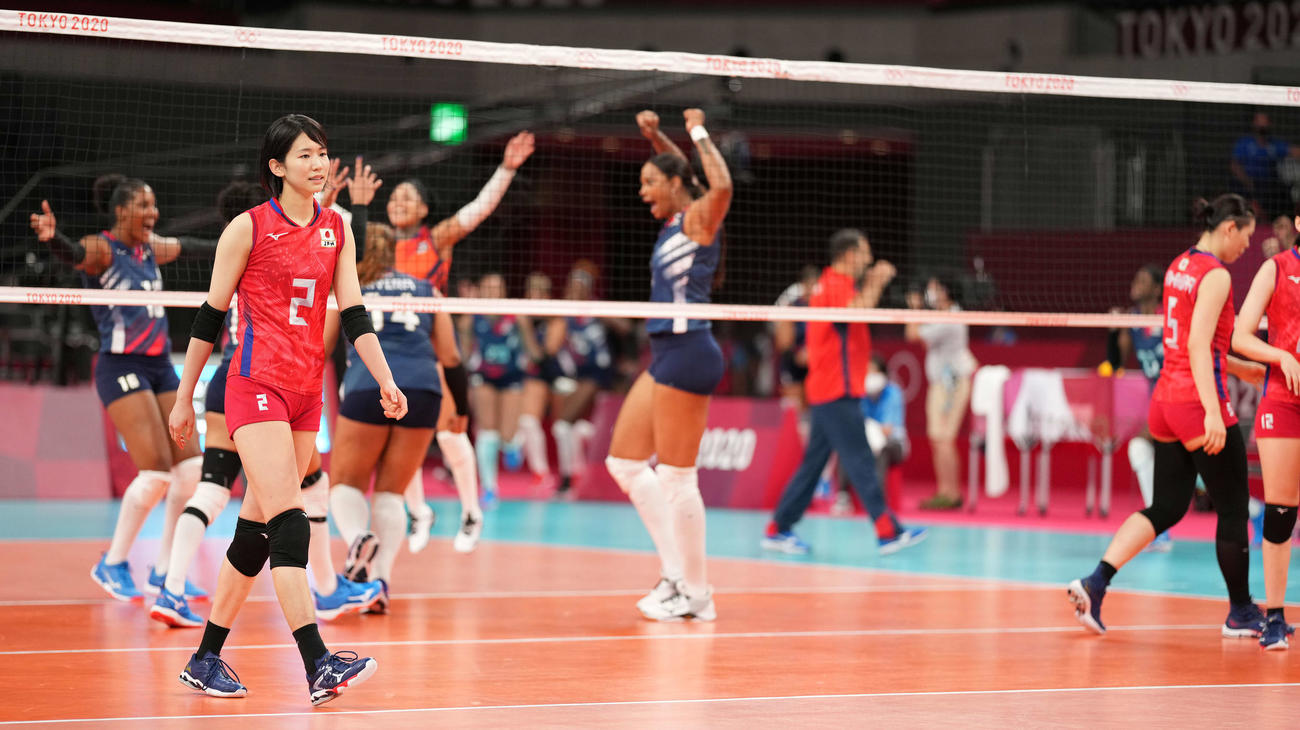 日本対ドミニカ共和国　ドミニカ共和国に敗れ準々決勝進出を逃し、ぼうぜんとする古賀（撮影・鈴木みどり）