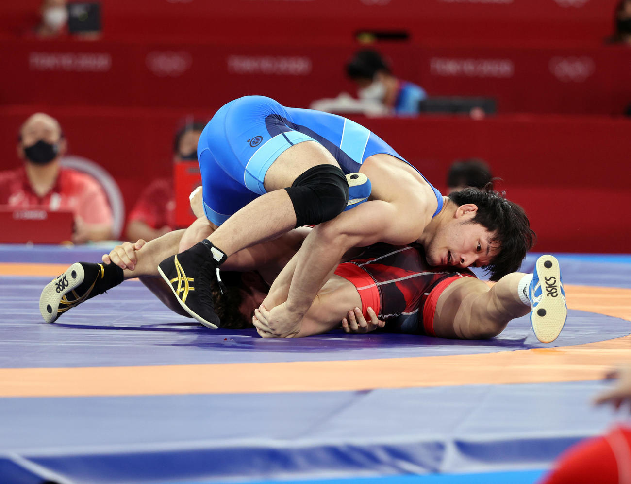 男子フリー86キロ級1回戦　トルコ選手と対戦する高谷惣亮（撮影・パオロ　ヌッチ）