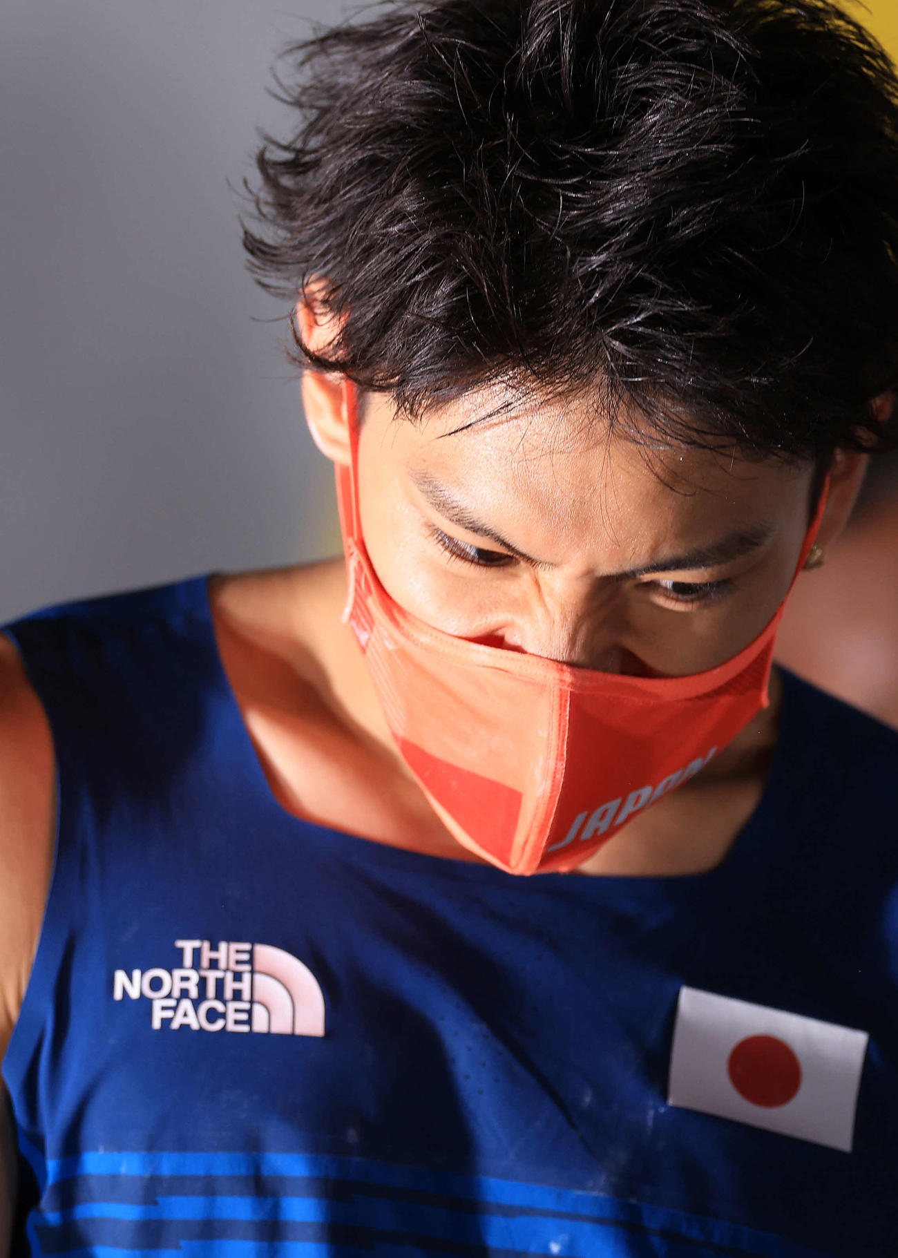 スポーツクライミング男子複合決勝、メダルを逃し悔しそうな表情を見せる楢崎（撮影・河野匠）