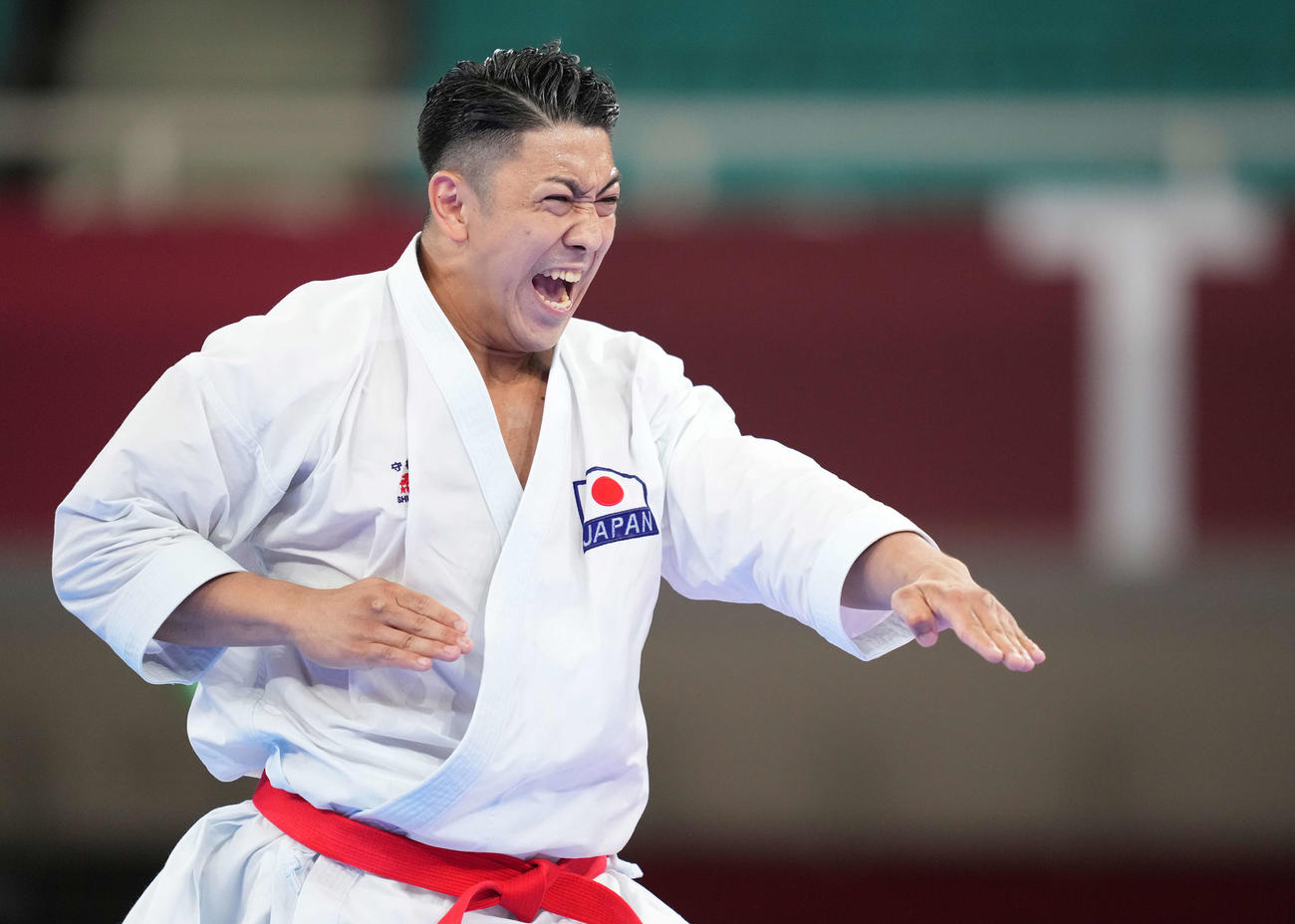 空手男子形準決勝　演武を披露する喜友名（撮影・鈴木みどり）