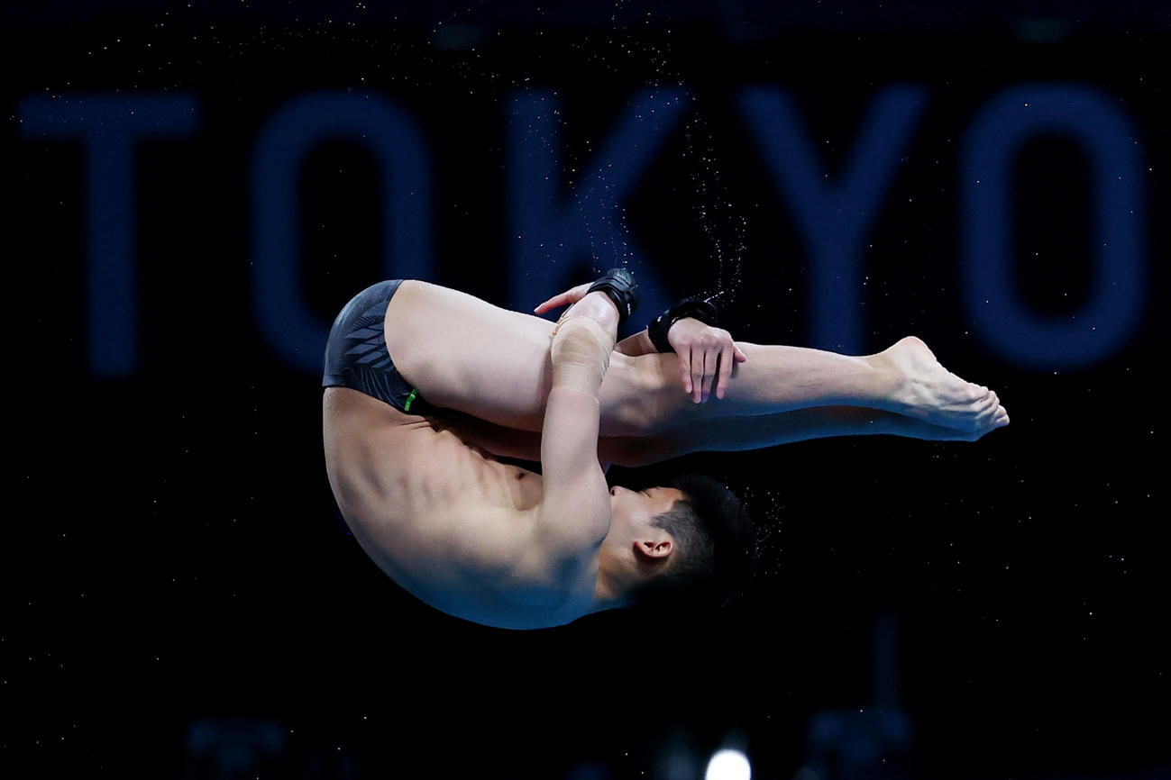 高飛び込み準決勝　玉井陸斗の演技（ロイター）