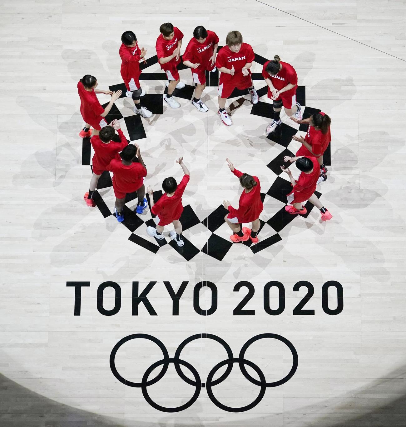 ナイジェリア戦に臨む日本（共同）