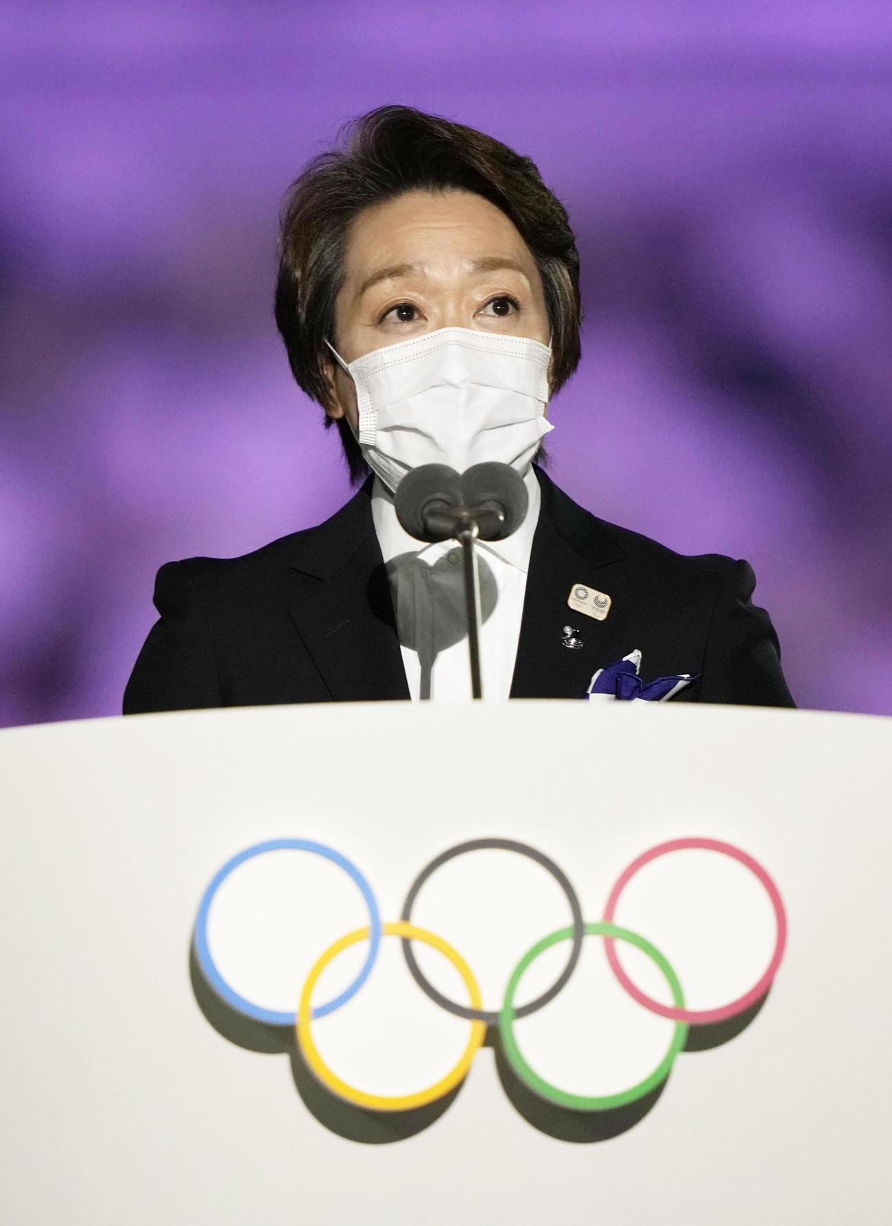 開会式であいさつする大会組織委の橋本聖子会長（共同）