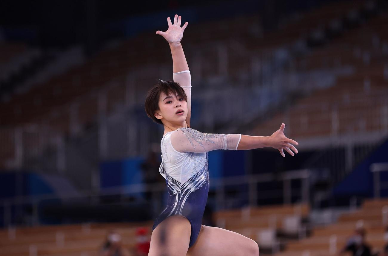 床運動の演技を行う村上（ロイター）