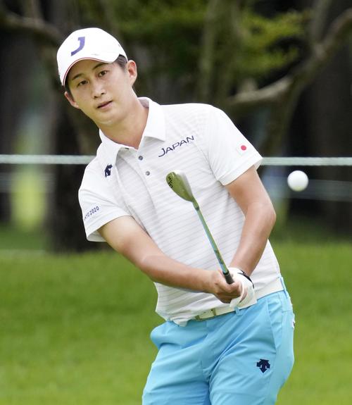 男子　第2ラウンド、1番でショットを放つ星野陸也