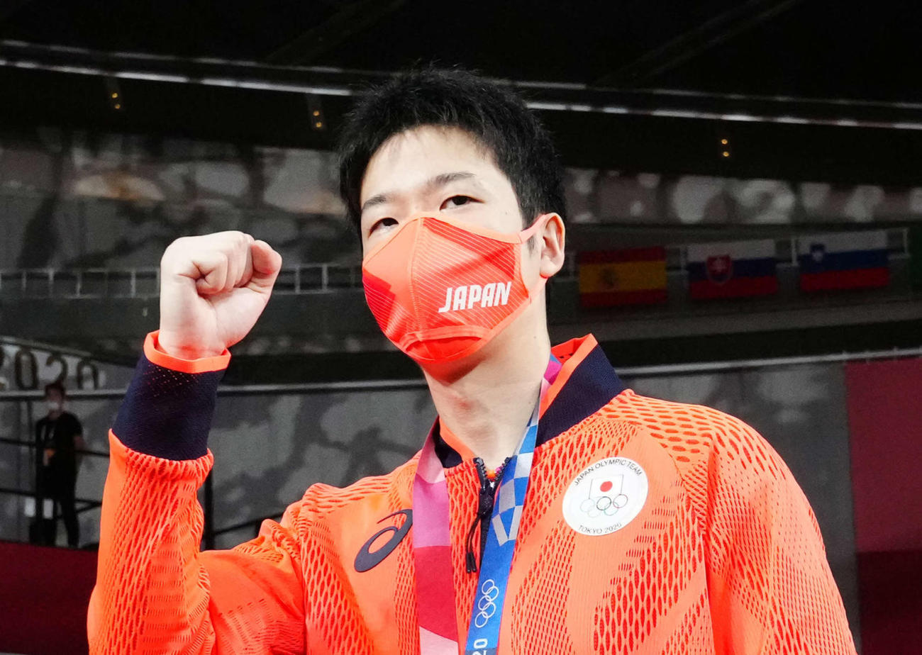 卓球混合ダブルスで優勝しガッツポーズを見せる水谷（2021年7月26日撮影）