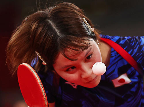 女子団体1回戦　ハンガリー戦の第3試合でプレーする平野美宇（ロイター）