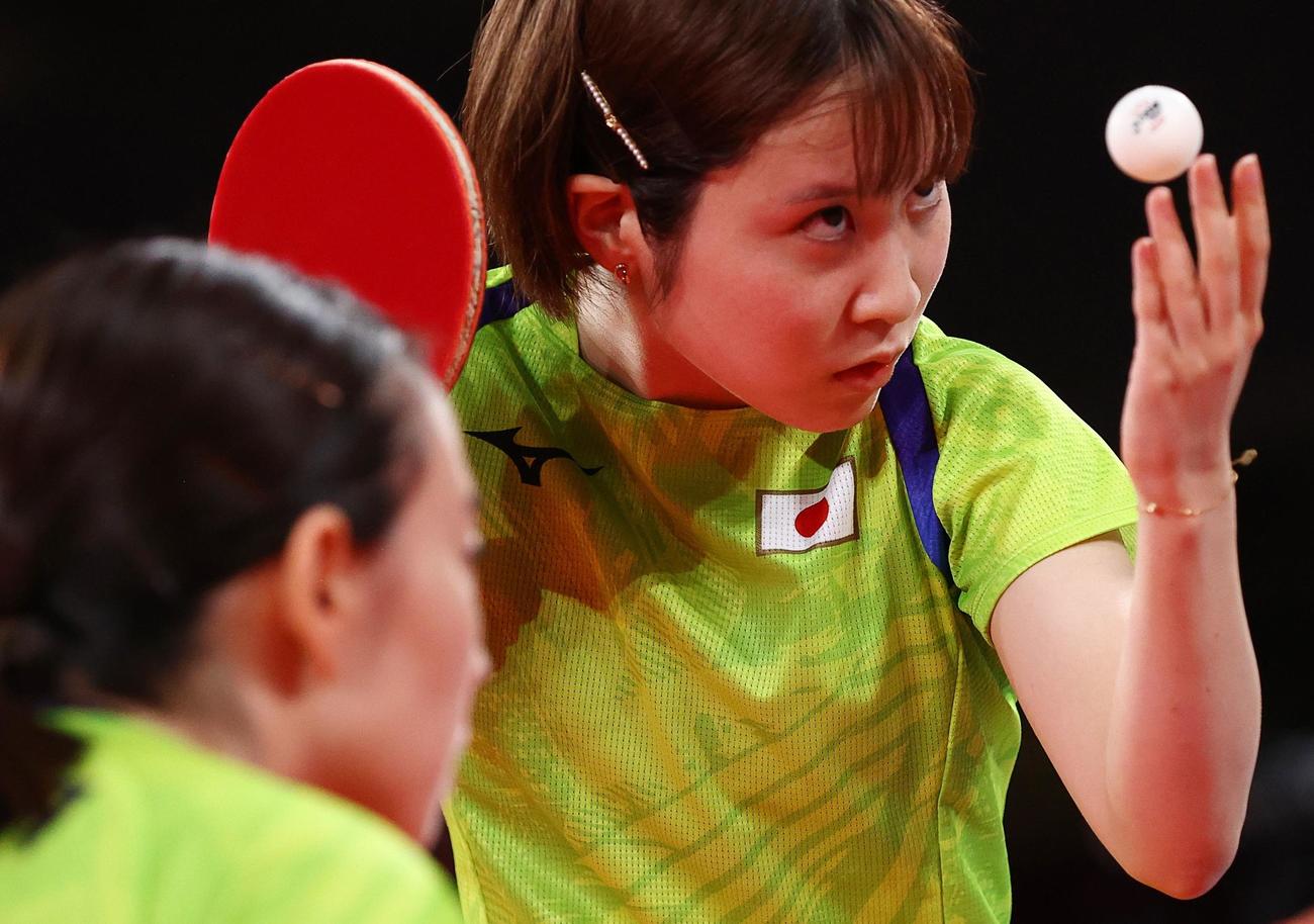 日本－香港　卓球女子団体準決勝　サーブを打つ平野美宇（ロイター）