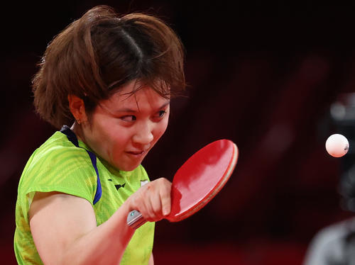 日本－香港　卓球女子団体準決勝　プレーする平野美宇（ロイター）