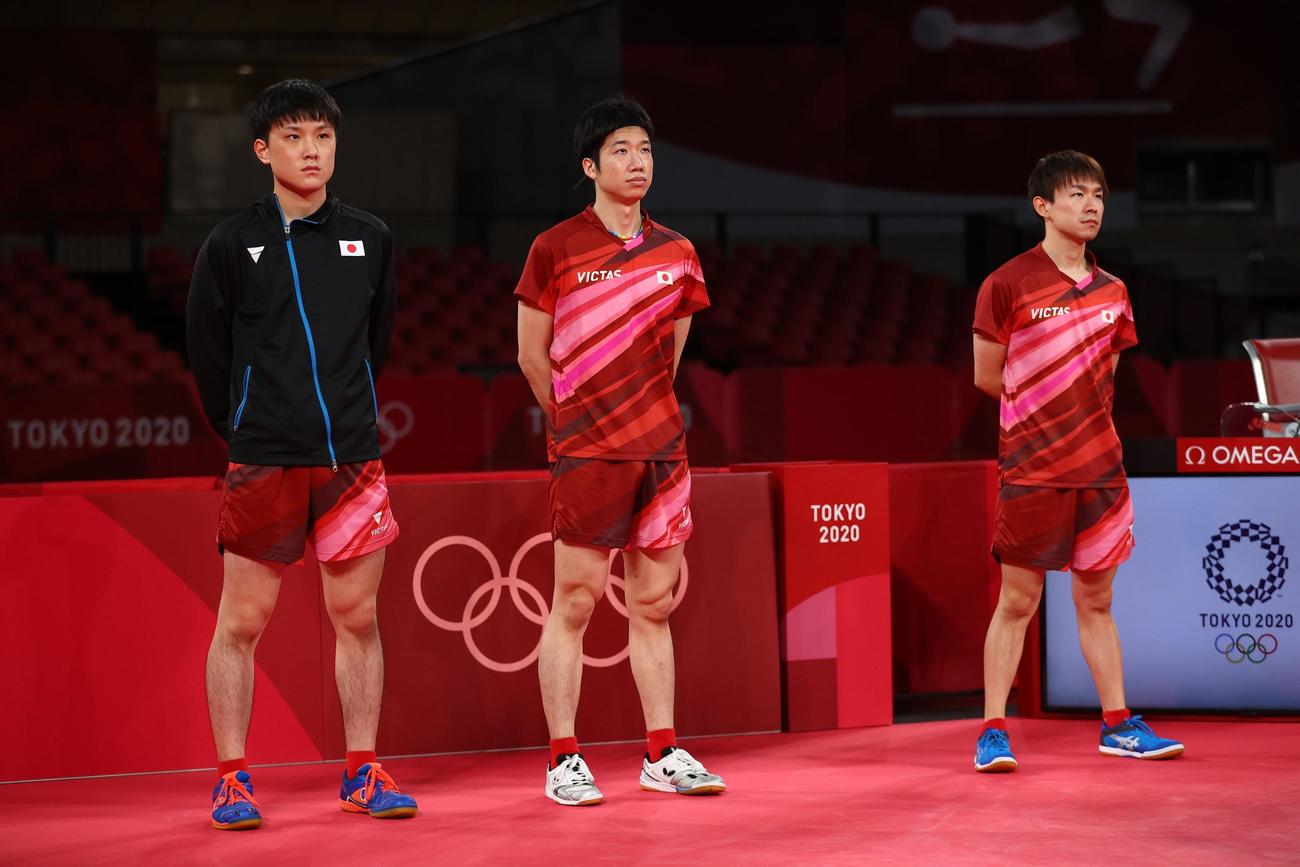 五輪卓球男子団体準決勝　日本－ドイツ　張本智和、水谷隼、丹羽孝希（ロイター）