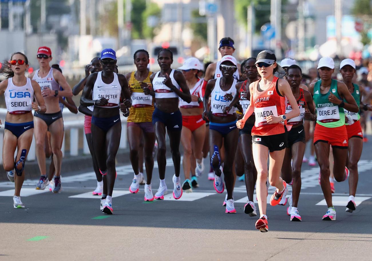 先頭集団を走る前田（ロイター）