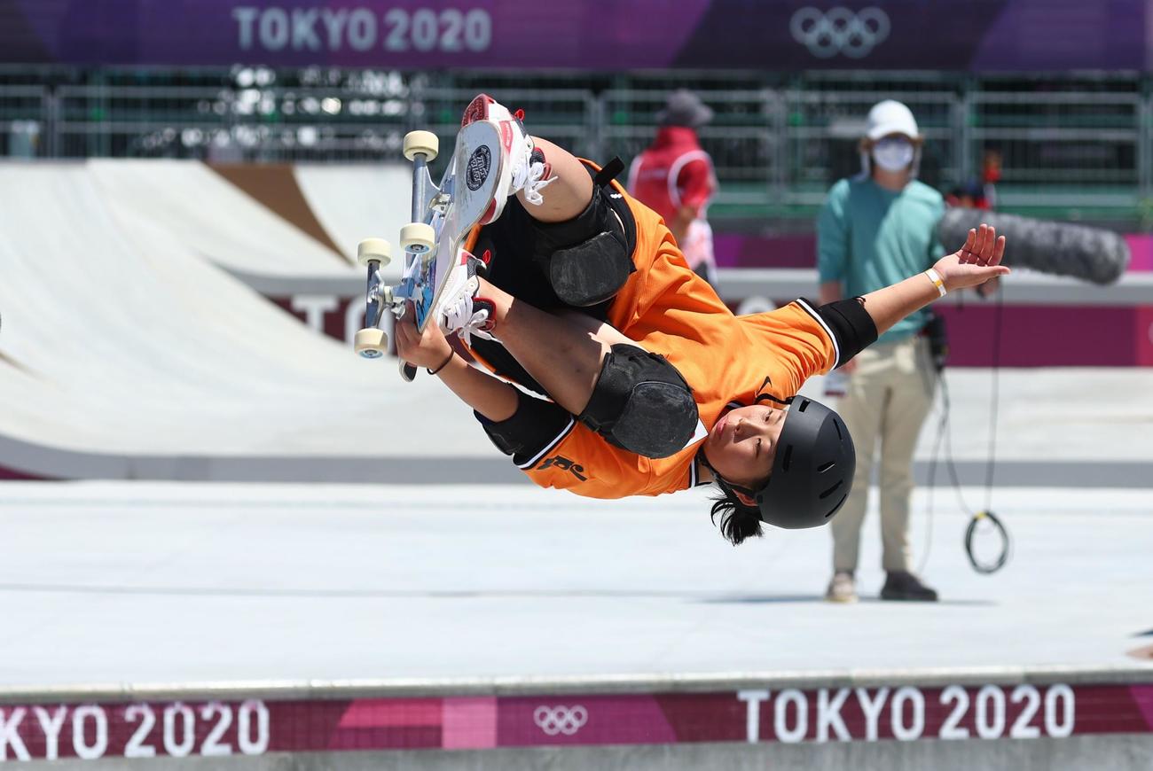 女子パーク予選に登場した岡本碧優（ロイター）