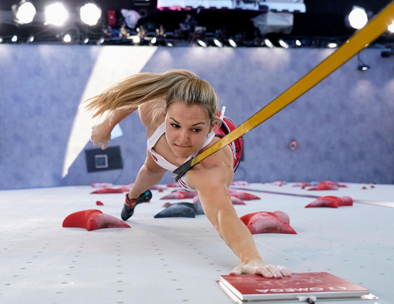 スポーツクライミング女子複合予選　オーストリアのジェシカ・ピルツ（ロイター）