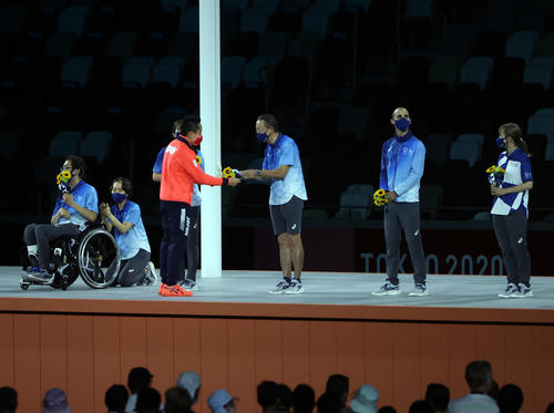 iocアスリート委員の太田雄貴氏が閉会式出席 ボランティアに記念品贈呈 東京オリンピック2020 日刊スポーツ