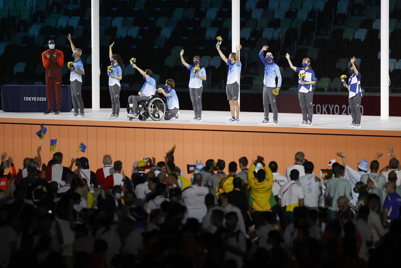 閉会式で表彰を受けたボランティア（共同）