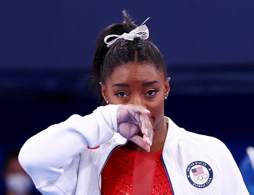 メンタルヘルスを優先させるために新体操団体決勝を途中棄権したバイルス（米国）（ロイター）